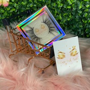 (SOLD) Mink eyelashes | SaluteMahPretty | 𝓠𝓾𝓮𝓮𝓷